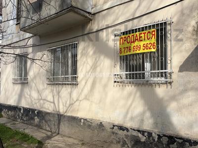 3-комнатная квартира · 48.4 м² · 1/5 этаж, Казыбек би 116 — Находится в центре города. Возле акимата. • Центральная площадь Тараза — примерно 250 м (2–3 минуты пешком). • Перекрёсток ул. Казыбек би и Айтеке би — рядом. • Недалеко также Центральный гастроном и банки на этой улице. за 18 млн ₸