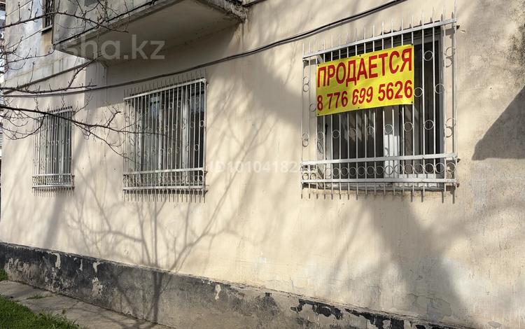 3-комнатная квартира · 48.4 м² · 1/5 этаж, Казыбек би 116 — Находится в центре города. Возле акимата. • Центральная площадь Тараза — примерно 250 м (2–3 минуты пешком). • Перекрёсток ул. Казыбек би и Айтеке би — рядом. • Недалеко также Центральный гастроном и банки на этой улице. за 18 млн ₸ — фото 8