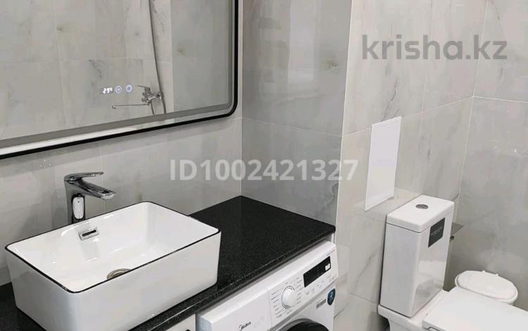 2-комнатная квартира · 96 м² · 8/10 этаж, мкр Центральный, Махамбета Утемисова 125Б — Махамбета за 350 000 ₸ в Атырау — фото 2