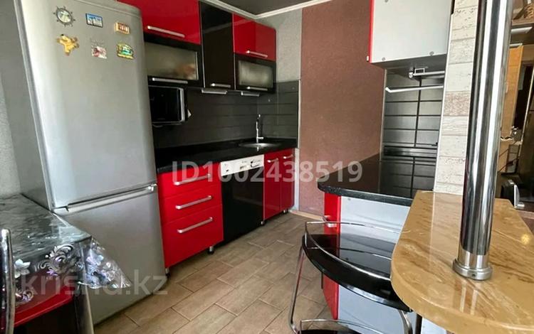 2-комнатная квартира · 44 м² · 3/5 этаж, Майкудук, Майкудук, 18й микрорайон — Стоматологическая клиника. за 15 млн 〒 в Караганде, Алихана Бокейханова р-н — фото 2