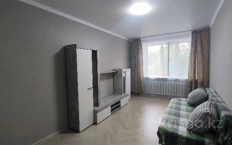 2-комнатная квартира, 45 м², 1/5 этаж помесячно, мкр. Зачаганск пгт, Саратавская 20 — Магазин Жазира