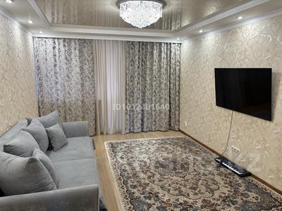 3-комнатная квартира · 58 м² · 3/5 этаж, Победа 93/1 — Пересечение улицы Победа и Кердеры за 22 млн ₸ в Уральске, мкр Школьник
