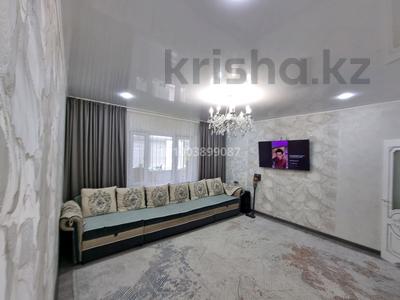 3-комнатная квартира · 70.2 м² · 2/5 этаж, Пр.Сатпаева 158 — Торговый центр Апорт и развлекательный центр Bala park за 25 млн 〒