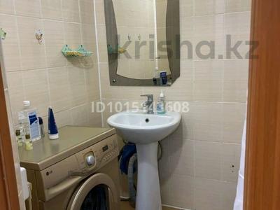 1-комнатная квартира · 63 м² · 1/6 этаж, мкр 12, Аль фараби 27 — Около кафе Свежак на 12 мкр за 10 000 ₸ в Актобе