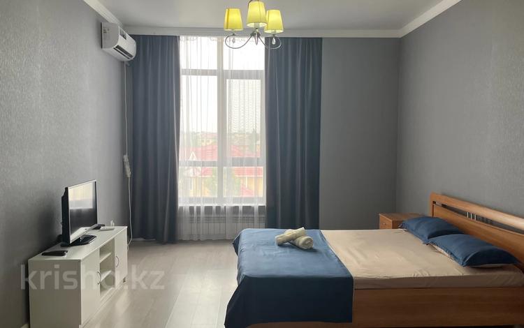 1-комнатная квартира · 63 м² · 2/10 этаж, Авангар 2 11Б за 2 500 ₸ в Атырау, мкр Авангард-3 — фото 2
