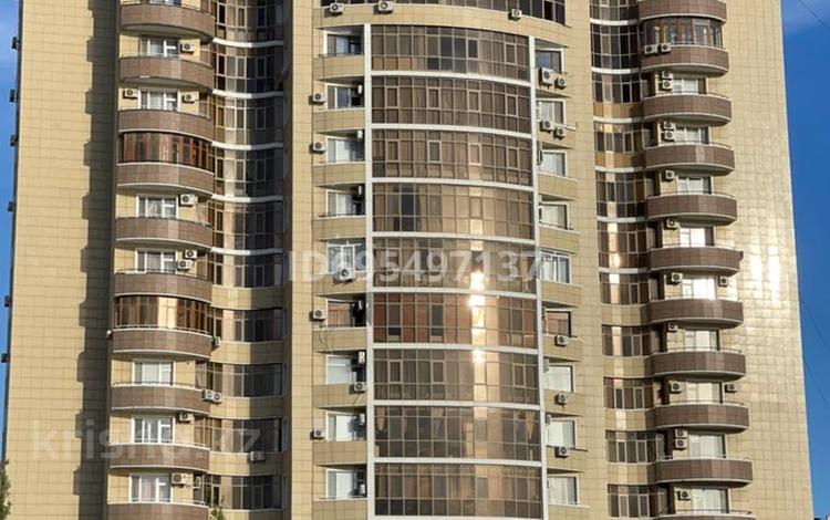 4-комнатная квартира · 226 м² · 3/16 этаж, Смагулова 56а за 170 млн ₸ в Атырау, мкр Жилгородок — фото 2