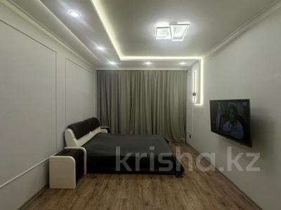 1-бөлмелі пәтер · 45 м² · 8/9 қабат, Шұғыла ш/а., Микрорайон «Шугыла» 342, бағасы: 26.5 млн ₸ в Алматы, Наурызбайский р-н