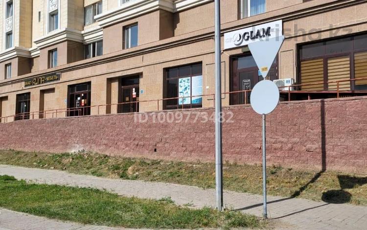 Офисы, магазины и бутики, медцентры и аптеки, образование, развлечения, кабинеты и рабочие места, студии · 127.7 м² за 383 100 ₸ в Астане, Сарайшык р-н — фото 2