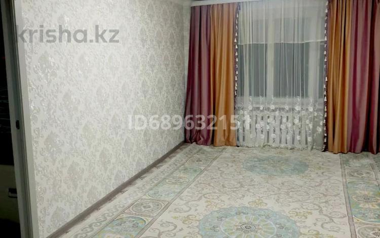 3-комнатная квартира, 70 м², 3/5 этаж, Жаманкулова за 16 млн 〒 в Актобе, мкр. Сельмаш — фото 2