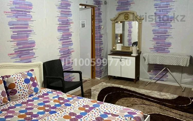 1-бөлмелі пәтер · 50 м² · 1/5 қабат, 53 53 — 3 мкр, бағасы: 8 000 〒 в Кульсары — фото 3