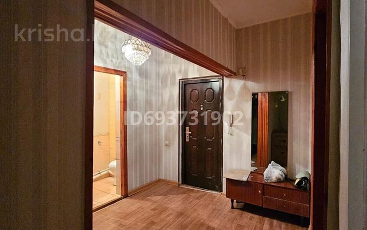 3-комнатная квартира, 70 м², 4 этаж помесячно, Мкр Спортивный 14 за 150 000 〒 в Шымкенте, Туран р-н — фото 2