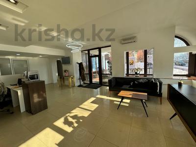 Свободное назначение, офисы, магазины и бутики, склады, образование, развлечения · 250 м² за 2 млн 〒 в Алматы, Медеуский р-н