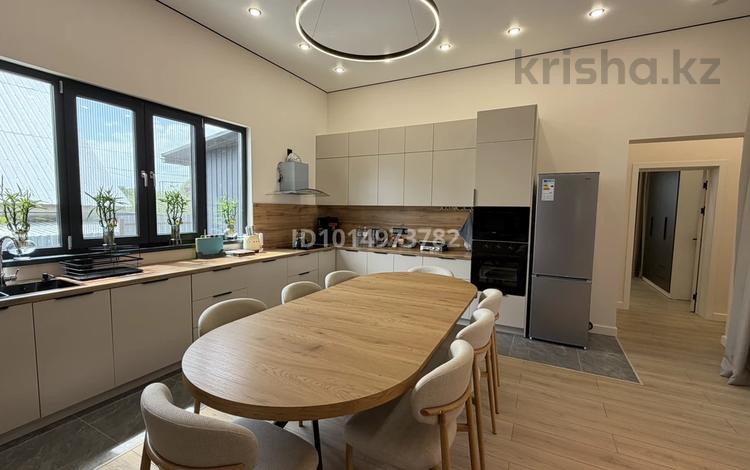 Дом · 4 комнаты · 150 м², ул. 3 линия за 150 000 ₸ в Алматы — фото 2