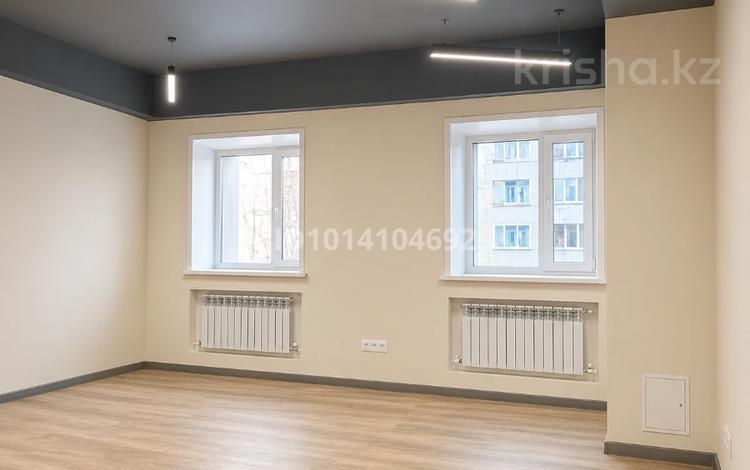Кеңселер, кабинеттер және жұмыс орындары · 45 м², бағасы: 337 500 ₸ в Караганде, Казыбек би р-н — фото 10