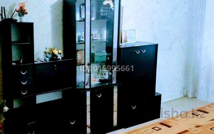 1-комнатная квартира · 33 м² · 3/5 этаж, мкр Юго-Восток, Дюсембекова 53 за 145 000 ₸ в Караганде, Казыбек би р-н — фото 2