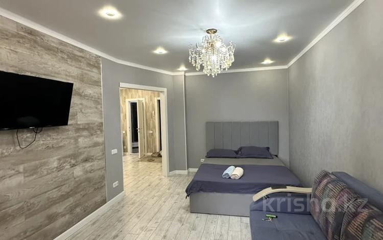 1-комнатная квартира · 54 м² · 5/9 этаж, Абая 244 — Универмаг,Ледовый дворец,Тойота Центр за 10 000 ₸ в Уральске — фото 9