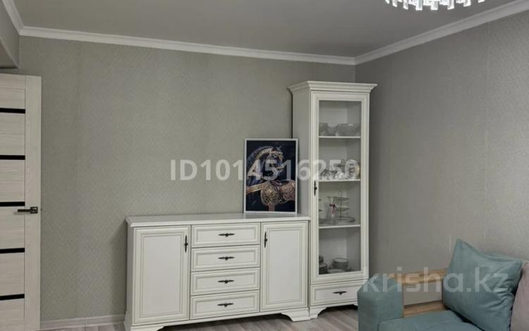 2-комнатная квартира · 43 м² · 3/5 этаж, мкр Аксай-2 70 за 280 000 ₸ в Алматы, Ауэзовский р-н — фото 2