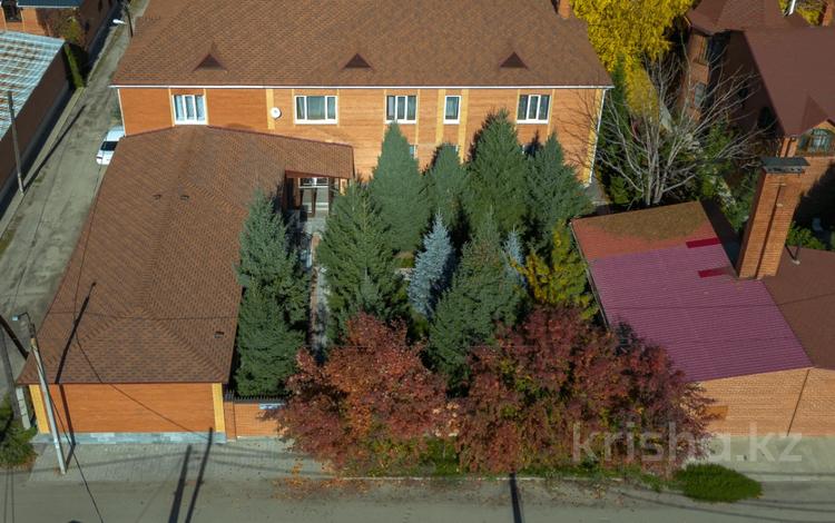 Отдельный дом · 16 комнат · 700 м² · 12 сот., Шмакова 3Б за 275 млн 〒 в Усть-Каменогорске, Меновное — фото 2