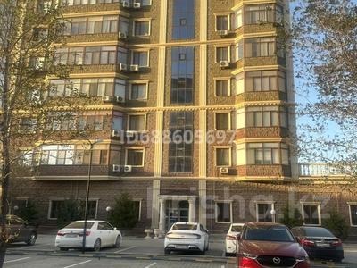 2-комнатная квартира, 80 м², 2/8 этаж, Уалиханова 21 б — Махамбета/Уалиханова за 40.5 млн 〒 в Атырау