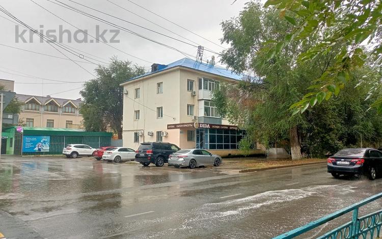 1-бөлмелі пәтер · 30 м² · 1/3 қабат, Ескі қала, Шернияза 48, бағасы: 80 000 ₸ в Актобе, Старый город — фото 2