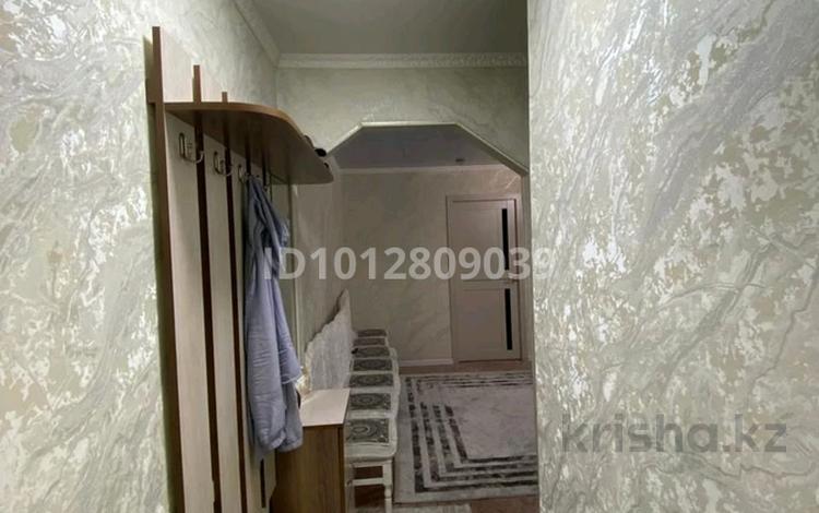 3-комнатная квартира · 55 м² · 2/5 этаж, Абая 54 — Школа искусство, Болашак, Береке базар за 13 млн ₸ в Сатпаев — фото 2
