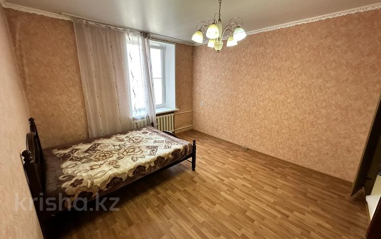 2-комнатная квартира, 60 м², 5/5 этаж, Назарбаева 2 за 15.9 млн 〒 в Усть-Каменогорске — фото 2