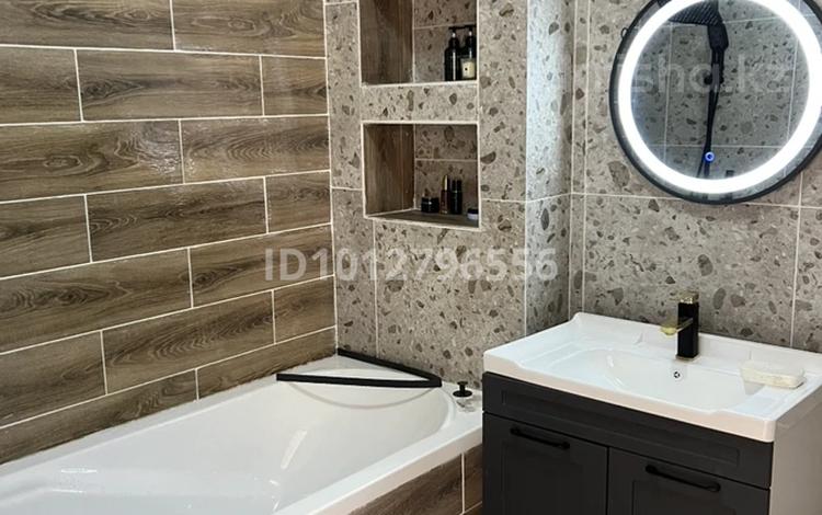 1-бөлмелі пәтер · 64 м² · 3/9 қабат, Микрорайон Алтын Ауыл 14, бағасы: 20 000 ₸ в Каскелене — фото 2