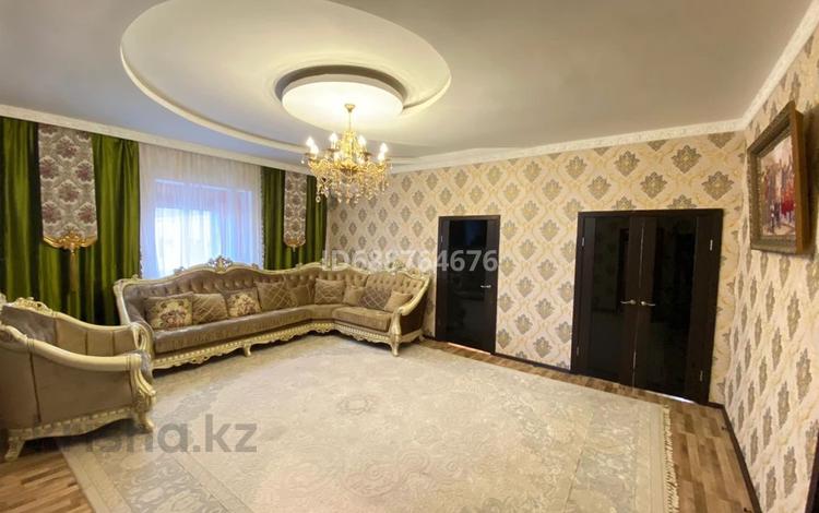 Отдельный дом • 9 комнат • 330 м² • 20 сот., Досаев за 50 млн 〒 в  — фото 2