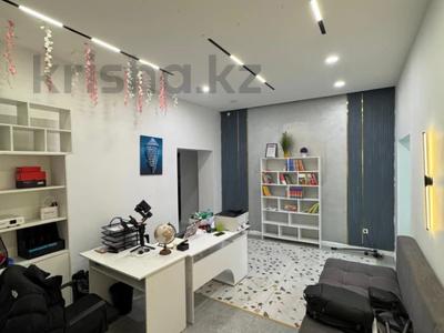 Свободное назначение, офисы, образование, кабинеты и рабочие места · 200 м² за 2.2 млрд 〒 в Астане, Есильский р-н