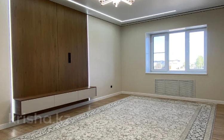 3-комнатная квартира · 102 м² · 4/9 этаж, мкр. Алтын орда за 52 млн 〒 в Актобе — фото 2