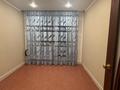 3-комнатная квартира · 70 м² · 5/5 этаж, 4 микр 2 — Рядом с магазин Роза за 300 000 ₸ в Аксае — фото 4
