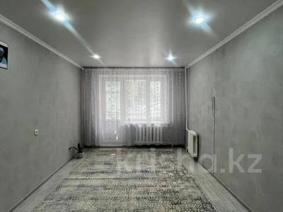 1-комнатная квартира · 34 м² · 1/9 этаж, 4 мкр 10 за 13.5 млн ₸ в Уральске