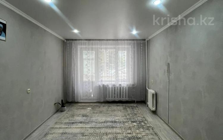 1-комнатная квартира · 34 м² · 1/9 этаж, 4 мкр 10 за 13.5 млн ₸ в Уральске — фото 2