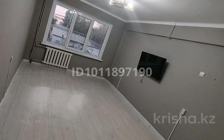 1-комнатная квартира · 30.2 м² · 2/5 этаж, пр. Абая 47 за 10 млн 〒 в  — фото 2