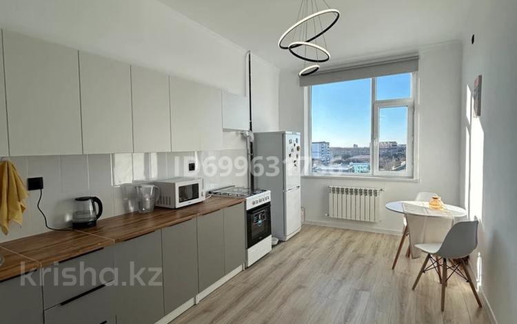 1-комнатная квартира · 46 м² · 7/9 этаж, Дружбы 1 за 26 млн 〒 в Атырау — фото 2