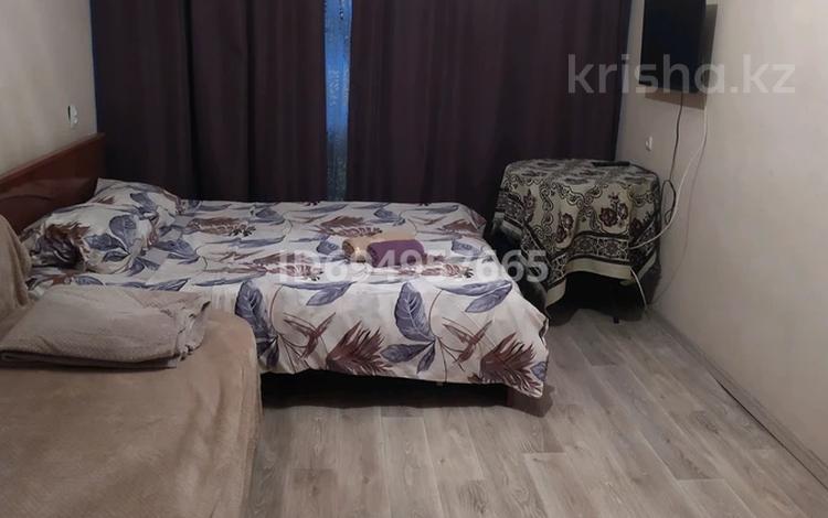 1-комнатная квартира · 40 м² · 1/5 этаж, мкр Юго-Восток, Мкр Юго-Восток, мкр Степной 1 республика 20 за 8 000 ₸ в Караганде, Казыбек би р-н — фото 2