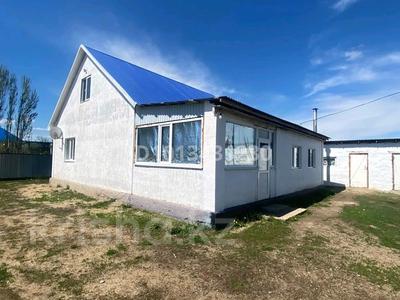 Отдельный дом · 4 комнаты · 95 м² · 10 сот., мкр Жастар 2 39 за 25 млн ₸ в Актобе, жилой массив Жанаконыс