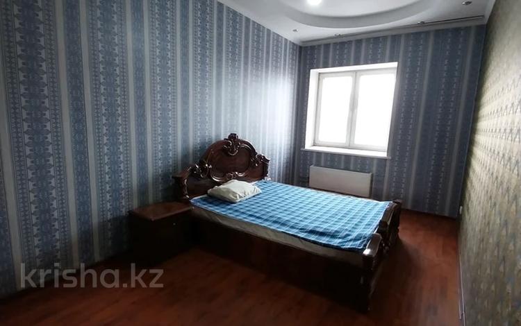 3-комнатная квартира, 90 м², 3/20 этаж помесячно, Брусиловского