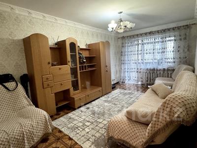 2-комнатная квартира · 43.5 м² · 2/5 этаж, Майкудук, 17й микрорайон 43 за 13.8 млн 〒 в Караганде, Алихана Бокейханова р-н