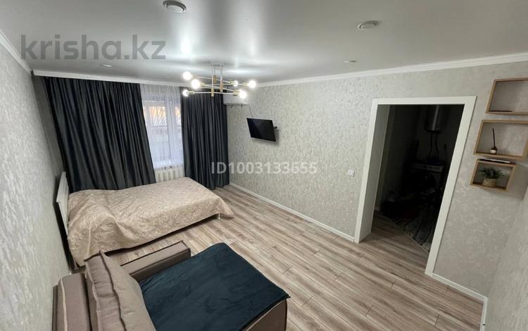 1-бөлмелі пәтер · 40 м² · 2/9 қабат, Шакарима 15, бағасы: 15 000 ₸ в Семее — фото 2
