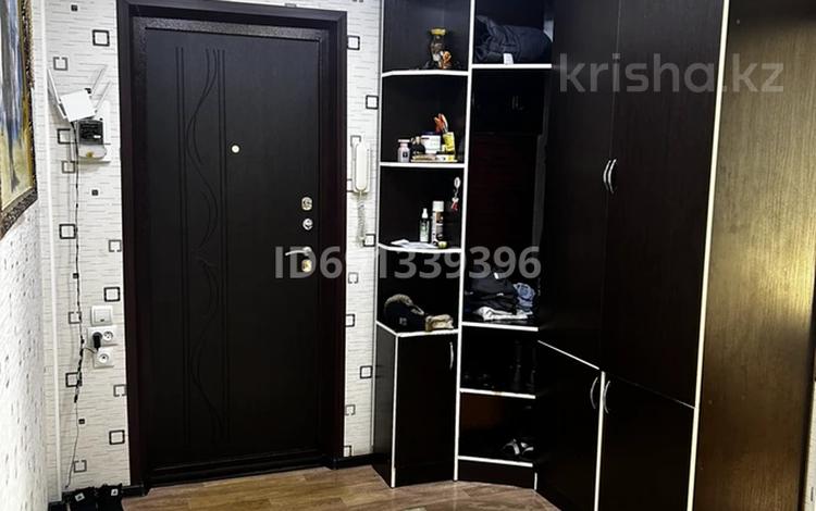 3-комнатная квартира · 70 м² · 5/5 этаж, мкр 8, Мкр 8 Братьев Жубановых 306 — Пересечения 101 стрелковой Бригады и Братьев Жубановых за 18 млн ₸ в Актобе — фото 2