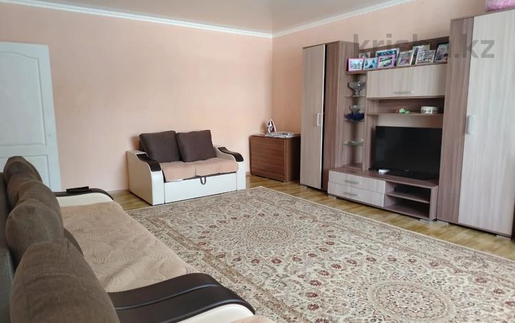 3-комнатная квартира · 83.7 м² · 1/3 этаж, Кирова 55а за 22 млн ₸ в Щучинске — фото 61