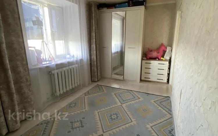 3-бөлмелі пәтер · 50.2 м² · 5/5 қабат, льва толстого 22, бағасы: 12.5 млн ₸ в Уральске, мкр Школьник — фото 2