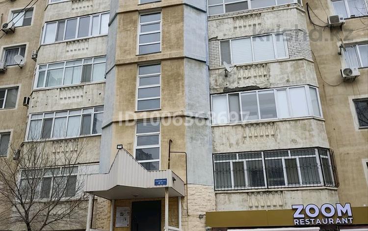 1-комнатная квартира · 65 м² · 6/9 этаж, Сатпаева 48 В — Торгового дома "Атырау", дома быта "Өнерпаз" за 29 млн ₸ — фото 9