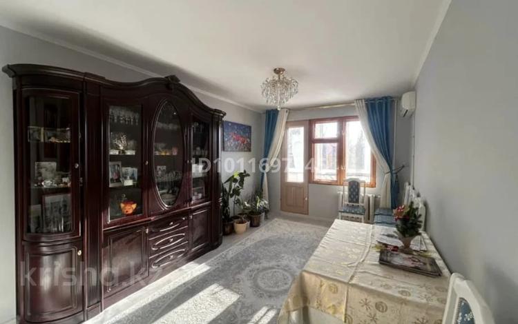 3-бөлмелі пәтер · 64 м² · 3/5 қабат, Ихсанова 87, бағасы: 20 млн ₸ в Уральске, мкр Школьник — фото 2