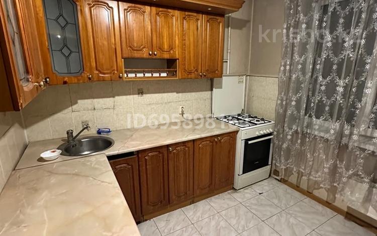 1-комнатная квартира, 40 м², 8/9 этаж, мкр Аксай-1 — Саина - Толе би