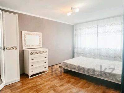 3-комнатная квартира, 75 м², 3/5 этаж помесячно, Сатыбалдина 1 за 155 000 〒 в Караганде, Казыбек би р-н
