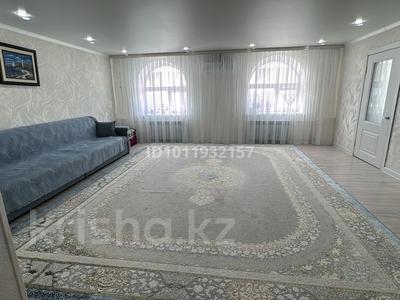 3-бөлмелі пәтер · 135 м² · 10/10 қабат, Болашақ ш/а. 129кк1 — Гипермаркет Анвар, бағасы: 25 млн ₸ в Актобе, мкр Болашак