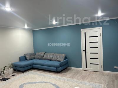 2-комнатная квартира · 43 м² · 2/4 этаж, Спартака за 3 000 〒 в Семее