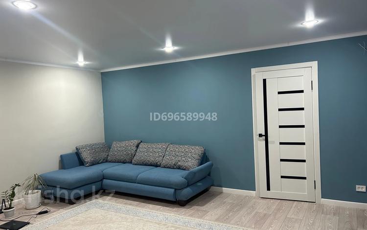 2-бөлмелі пәтер · 43 м² · 2/4 қабат, Спартака, бағасы: 3 000 ₸ в Семее — фото 2